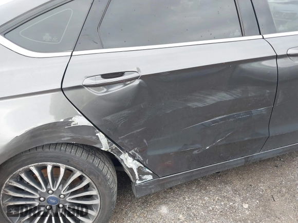 2020 Ford Fusion SE z VIN 3FA6P0HD5LR198744, wystawiony jako IAAI lot #42177820 z przebiegiem 97 520 mil mil oraz . Historia ofert i sprzedaży dostępna na DreamBid. Obrazek 6.