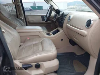 2005 Ford Expedition Special Service with VIN 1FMPU16515LA34140, listed as a IAAI auction lot 41836095 with 214,365 mi miles. Bid and sale history available at carsss.com. Image 5.