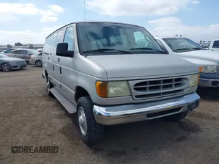 2003 Ford Econoline Passenger XL with VIN 1FBSS31S43HB53334, listed as a IAAI auction lot 41547951 with 197,072 mi miles. Bid and sale history available at carsss.com. Image 1.