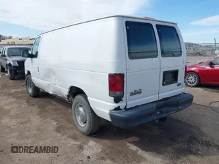 2008 Ford Econoline Cargo Commercial z VIN 1FTNE24L48DB49555, wystawiony jako IAAI lot #41847864 z przebiegiem 150 467 mil mil oraz . Historia ofert i sprzedaży dostępna na DreamBid. Obrazek 3.