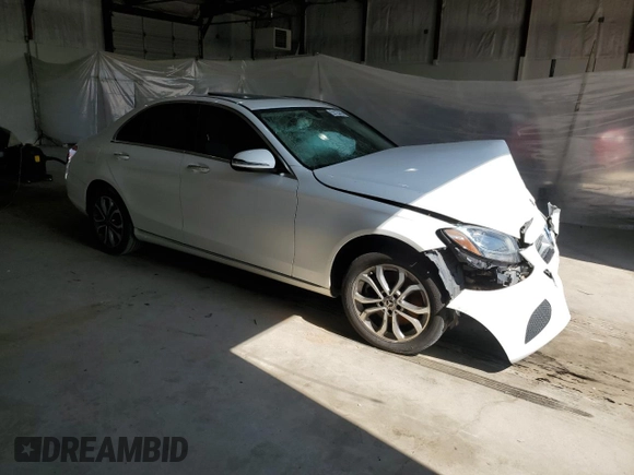 2018 Mercedes-Benz C 300 z VIN 55SWF4KB0JU235398, wystawiony jako Copart lot #53123405 z przebiegiem 85 265 mil mil oraz Szkoda całkowita • Salvage title. Historia ofert i sprzedaży dostępna na DreamBid. Obrazek 4.