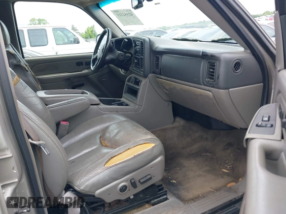 2004 Chevrolet Tahoe LS z VIN 1GNEC13Z84R140433, wystawiony jako IAAI lot #42352311 z przebiegiem Nie podano mil oraz . Historia ofert i sprzedaży dostępna na DreamBid. Obrazek 5.