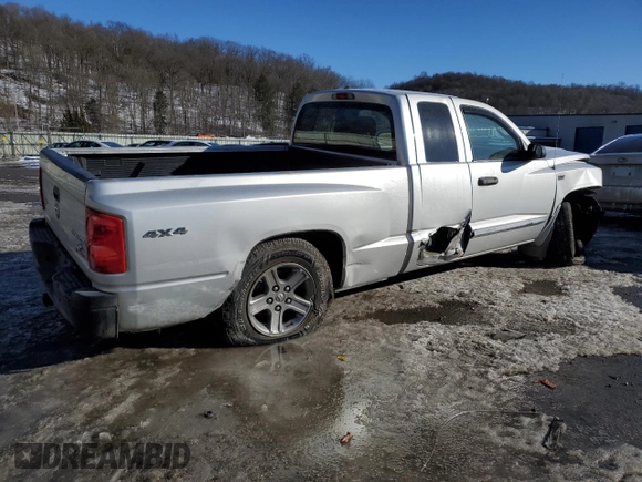 2011 Ram Dakota Bighorn/Lonestar with VIN 1D7RW3BP9BS533110, listed as a Copart auction lot 42322155 with 183,951 mi miles and Salvage Title. Bid and sale history available at carsss.com. Image 3.