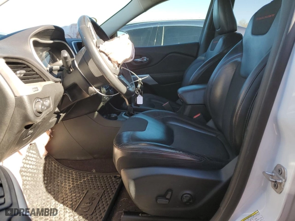 2018 Jeep Cherokee Trailhawk with VIN 1C4PJMBB1JD549783, listed as a Copart auction lot 77056883 with 84,404 mi miles and Non Repairable. Bid and sale history available at carsss.com. Image 7.