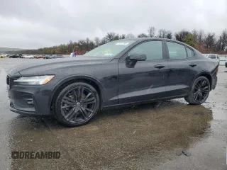 2023 Volvo S60 z VIN 7JRL12FT8PG244375, wystawiony jako Copart lot #51931795 z przebiegiem 39 938 mil mil oraz Szkoda całkowita • Salvage title. Historia ofert i sprzedaży dostępna na DreamBid. Obrazek 1.