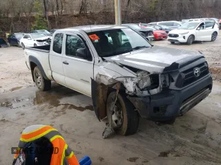 2013 Toyota Tacoma PreRunner with VIN 5TFTU4GN6DX032099, listed as a Copart auction lot 43282845 with 199,825 mi miles and Salvage Title. Bid and sale history available at carsss.com. Image 4.