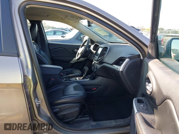 2017 Jeep Cherokee Trailhawk L Plus with VIN 1C4PJMBB6HW654172, listed as a IAAI auction lot 41851236 with 104,263 mi miles. Bid and sale history available at carsss.com. Image 5.