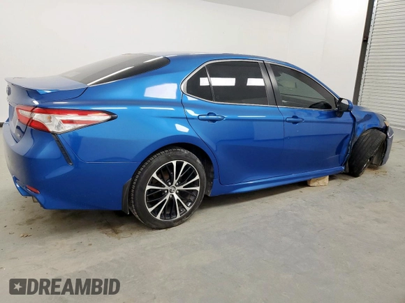 2018 Toyota Camry LE z VIN 4T1B11HK0JU080066, wystawiony jako Copart lot #56673055 z przebiegiem 253 741 mil mil oraz Czysty tytuł • Clean title. Historia ofert i sprzedaży dostępna na DreamBid. Obrazek 3.
