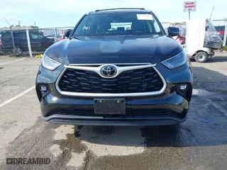 2024 Toyota Highlander LE with VIN 5TDKDRBH4RS561218, listed as a IAAI auction lot 41528587 with 7,140 mi miles. Bid and sale history available at carsss.com. Image 12.