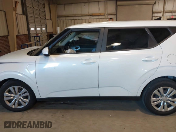 2020 Kia Soul LX with VIN KNDJ23AU7L7709151, listed as a IAAI auction lot 41357284 with 24,230 mi miles. Bid and sale history available at carsss.com. Image 14.