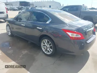 2010 Nissan Maxima SV z VIN 1N4AA5AP5AC820574, wystawiony jako IAAI lot #42427315 z przebiegiem 235 213 mil mil oraz . Historia ofert i sprzedaży dostępna na DreamBid. Obrazek 3.