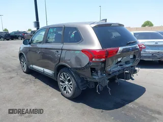 2017 Mitsubishi Outlander SE z VIN JA4AD3A32HZ040522, wystawiony jako IAAI lot #42444446 z przebiegiem 62 842 mil mil oraz . Historia ofert i sprzedaży dostępna na DreamBid. Obrazek 14.