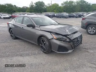 2024 Nissan Altima SR z VIN 1N4BL4CVXRN364673, wystawiony jako IAAI lot #42373890 z przebiegiem 31 516 mil mil oraz . Historia ofert i sprzedaży dostępna na DreamBid. Obrazek 1.