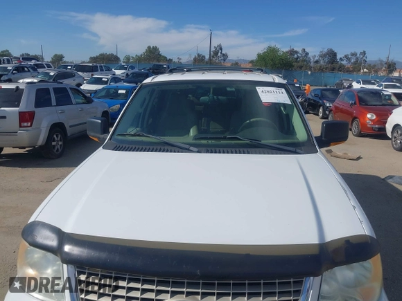 2003 Ford Expedition Eddie Bauer with VIN 1FMFU17LX3LB39801, listed as a IAAI auction lot 42021114 with 151,404 mi miles. Bid and sale history available at carsss.com. Image 6.