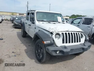 2020 Jeep Gladiator Sport S z VIN 1C6HJTAG9LL161535, wystawiony jako IAAI lot #42053904 z przebiegiem 104 260 mil mil oraz . Historia ofert i sprzedaży dostępna na DreamBid. Obrazek 1.