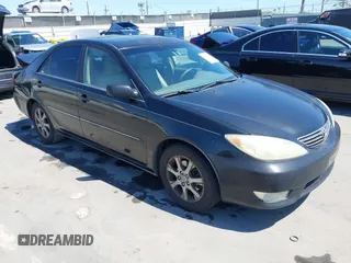 2006 Toyota Camry LE z VIN 4T1BF32K16U113332, wystawiony jako IAAI lot #42327875 z przebiegiem 136 228 mil mil oraz . Historia ofert i sprzedaży dostępna na DreamBid. Obrazek 1.