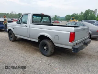 1996 Ford F-150 z VIN 1FTEF15YXTLC17633, wystawiony jako IAAI lot #42397239 z przebiegiem 208 005 mil mil oraz . Historia ofert i sprzedaży dostępna na DreamBid. Obrazek 3.