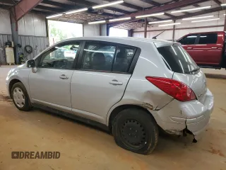 2009 Nissan Versa S z VIN 3N1BC13E19L388906, wystawiony jako Copart lot #53181175 z przebiegiem 52 493 mil mil oraz Szkoda całkowita • Salvage title. Historia ofert i sprzedaży dostępna na DreamBid. Obrazek 2.