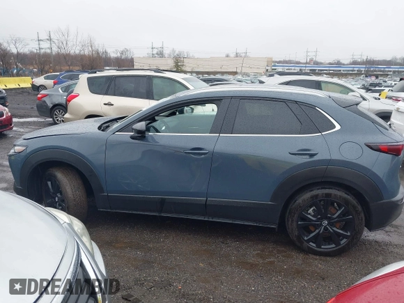 2024 Mazda CX-30 S Carbon Edition z VIN 3MVDMBCM7RM606050, wystawiony jako IAAI lot #41807459 z przebiegiem 7908 mil mil oraz . Historia ofert i sprzedaży dostępna na DreamBid. Obrazek 14.