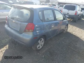 2007 Chevrolet Aveo LS z VIN KL1TD666X7B728902, wystawiony jako IAAI lot #40950124 z przebiegiem Nie podano mil oraz . Historia ofert i sprzedaży dostępna na DreamBid. Obrazek 4.