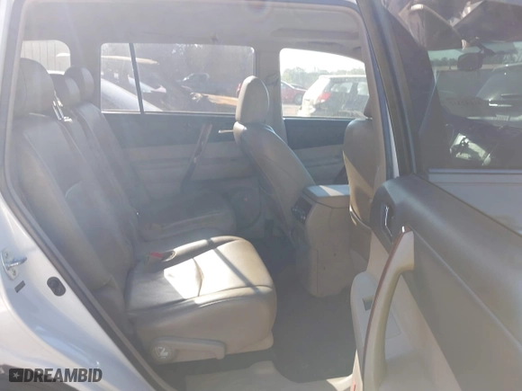2013 Toyota Highlander Limited with VIN 5TDYK3EH8DS136795, listed as a IAAI auction lot 41642332 with 155,261 mi miles. Bid and sale history available at carsss.com. Image 8.