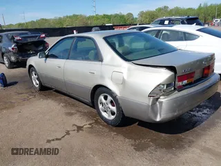 1998 Lexus ES 300 Luxury Sport Sdn with VIN JT8BF28G1W5049917, listed as a IAAI auction lot 42093778 with 331,253 mi miles. Bid and sale history available at carsss.com. Image 3.
