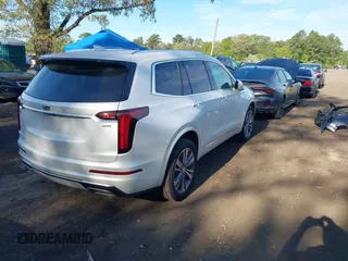 2022 Cadillac XT6 Premium Luxury z VIN 1GYKPDRS3NZ124924, wystawiony jako IAAI lot #42215418 z przebiegiem 32 368 mil mil oraz . Historia ofert i sprzedaży dostępna na DreamBid. Obrazek 4.
