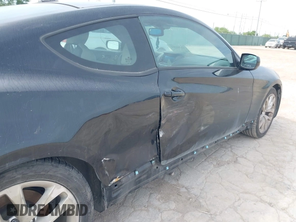 2014 Hyundai Genesis Coupe 2.0T with VIN KMHHT6KD5EU118599, listed as a IAAI auction lot 42242355 with 137,441 mi miles and . Bid and sale history available at DreamBid. Image 6.