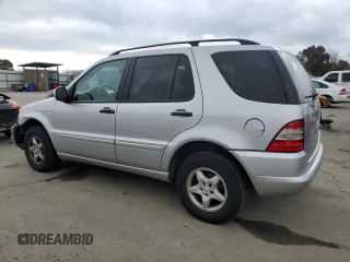 2000 Mercedes-Benz M 320/430/500 z VIN 4JGAB54E8YA191024, wystawiony jako Copart lot #42851745 z przebiegiem 85 059 mil mil oraz Czysty tytuł • Clean title. Historia ofert i sprzedaży dostępna na DreamBid. Obrazek 2.