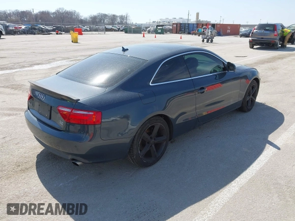 2009 Audi A5 z VIN WAUDK78T09A017324, wystawiony jako IAAI lot #41792872 z przebiegiem 212 612 mil mil oraz . Historia ofert i sprzedaży dostępna na DreamBid. Obrazek 4.