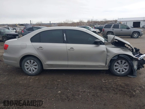 2013 Volkswagen Jetta S с VIN 3VW2K7AJ9DM242868, выставлен на аукционе IAAI как лот 41473000 с пробегом 133 697 миль миль и . История ставок и продаж доступна на DreamBid. Изображение 14.