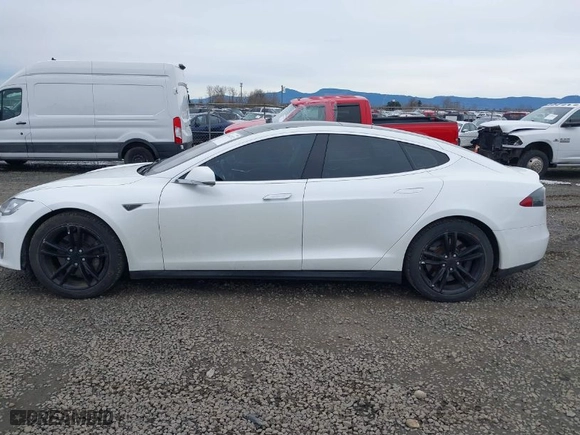 2013 Tesla Model S with VIN 5YJSA1CG3DFP16662, listed as a IAAI auction lot 41652712 with 105,176 mi miles. Bid and sale history available at carsss.com. Image 14.