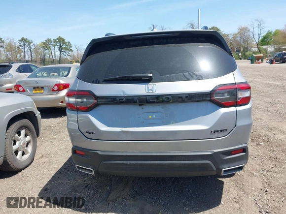 2025 Honda Pilot Sport z VIN 5FNYG1H38SB017782, wystawiony jako IAAI lot #42128117 z przebiegiem 11 920 mil mil oraz . Historia ofert i sprzedaży dostępna na DreamBid. Obrazek 16.