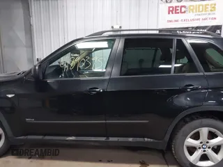 2008 BMW X5 3.0si with VIN 5UXFE43528L001685, listed as a IAAI auction lot 41890395 with 189,724 mi miles. Bid and sale history available at carsss.com. Image 14.