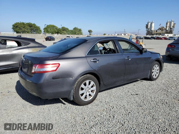 2011 Toyota Camry LE z VIN 4T4BF3EK3BR156937, wystawiony jako Copart lot #57290555 z przebiegiem 299 321 mil mil oraz Szkoda całkowita • Salvage title. Historia ofert i sprzedaży dostępna na DreamBid. Obrazek 3.