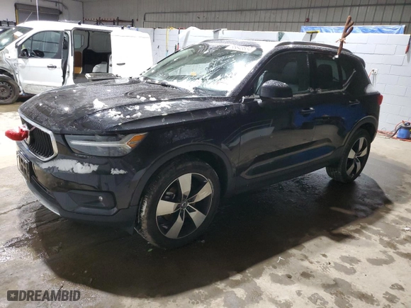2021 Volvo XC40 Momentum with VIN YV4162UK2M2562967, listed as a Copart auction lot 85643554 with 25,497 mi miles and Salvage Title. Bid and sale history available at carsss.com. Image 1.