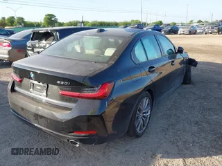 2023 BMW 3 Series 330i xDrive z VIN 3MW89FF09P8D19011, wystawiony jako IAAI lot #41957190 z przebiegiem 41 681 mil mil oraz . Historia ofert i sprzedaży dostępna na DreamBid. Obrazek 4.