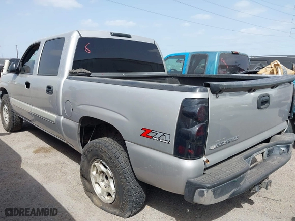 2006 Chevrolet Silverado 1500 LT1 with VIN 2GCEK13T761140183, listed as a IAAI auction lot 41760307 with 225,644 mi miles. Bid and sale history available at carsss.com. Image 3.