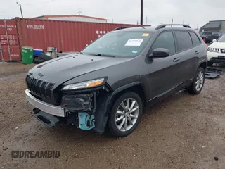 2018 Jeep Cherokee Latitude with VIN 1C4PJLCB6JD588989, listed as a IAAI auction lot 41319570 with 71,333 mi miles. Bid and sale history available at carsss.com. Image 19.