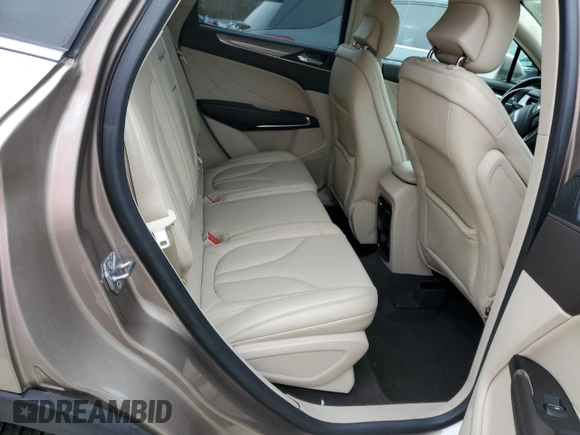 2019 Lincoln MKC Standard z VIN 5LMCJ1C9XKUL26497, wystawiony jako Copart lot #45780825 z przebiegiem 32 216 mil mil oraz Szkoda całkowita • Salvage title. Historia ofert i sprzedaży dostępna na DreamBid. Obrazek 11.