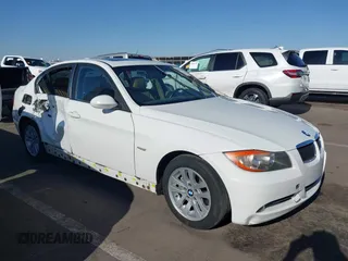 2007 BMW 3 Series 328i z VIN WBAVA33557KX81282, wystawiony jako IAAI lot #42058146 z przebiegiem 77 502 mil mil oraz . Historia ofert i sprzedaży dostępna na DreamBid. Obrazek 1.