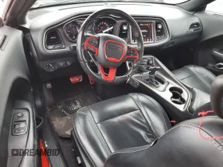 2017 Dodge Challenger SXT Plus z VIN 2C3CDZAG6HH532057, wystawiony jako Copart lot #45400235 z przebiegiem 101 808 mil mil oraz Szkoda całkowita • Salvage title. Historia ofert i sprzedaży dostępna na DreamBid. Obrazek 8.