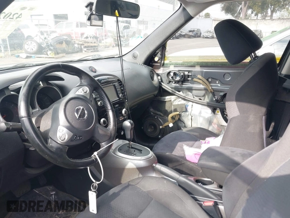 2016 Nissan Juke S z VIN JN8AF5MR9GT607309, wystawiony jako IAAI lot #42021466 z przebiegiem 123 950 mil mil oraz . Historia ofert i sprzedaży dostępna na DreamBid. Obrazek 5.