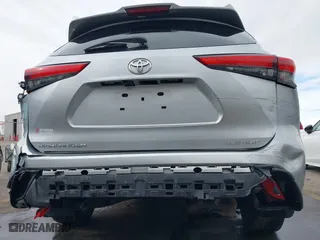 2020 Toyota Highlander XLE with VIN 5TDGZRBH1LS502142, listed as a IAAI auction lot 41819000 with 107,619 mi miles. Bid and sale history available at carsss.com. Image 6.
