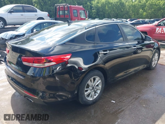 2017 Kia Optima LX z VIN 5XXGT4L35HG152515, wystawiony jako IAAI lot #42366917 z przebiegiem 102 256 mil mil oraz . Historia ofert i sprzedaży dostępna na DreamBid. Obrazek 4.