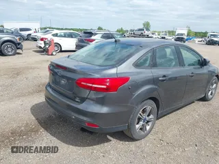 2018 Ford Focus SE z VIN 1FADP3FE5JL228583, wystawiony jako IAAI lot #42313614 z przebiegiem 84 240 mil mil oraz . Historia ofert i sprzedaży dostępna na DreamBid. Obrazek 4.