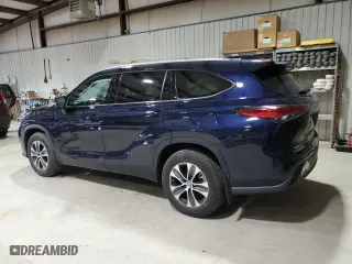 2022 Toyota Highlander XLE with VIN 5TDHZRBH5NS566420, listed as a Copart auction lot 51461485 with 29,420 mi miles and Salvage Title. Bid and sale history available at carsss.com. Image 2.
