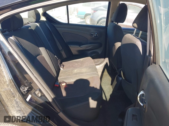 2017 Nissan Versa S Plus z VIN 3N1CN7AP1HL883983, wystawiony jako IAAI lot #42797132 z przebiegiem 179 584 mil mil oraz . Historia ofert i sprzedaży dostępna na DreamBid. Obrazek 8.