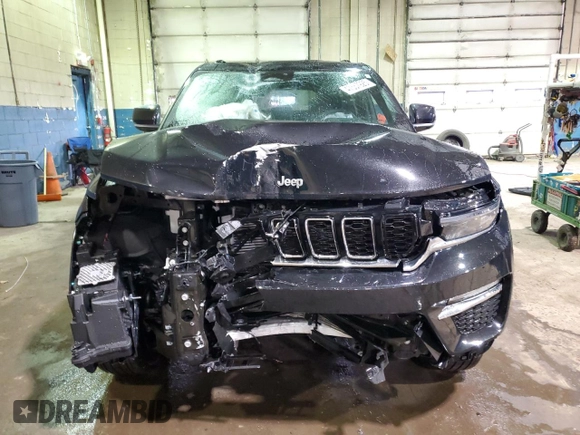 2024 Jeep Grand Cherokee Limited z VIN 1C4RJHBG7RC166637, wystawiony jako Copart lot #47557925 z przebiegiem 5 551 mil mil oraz Szkoda całkowita • Salvage title. Historia ofert i sprzedaży dostępna na DreamBid. Obrazek 5.