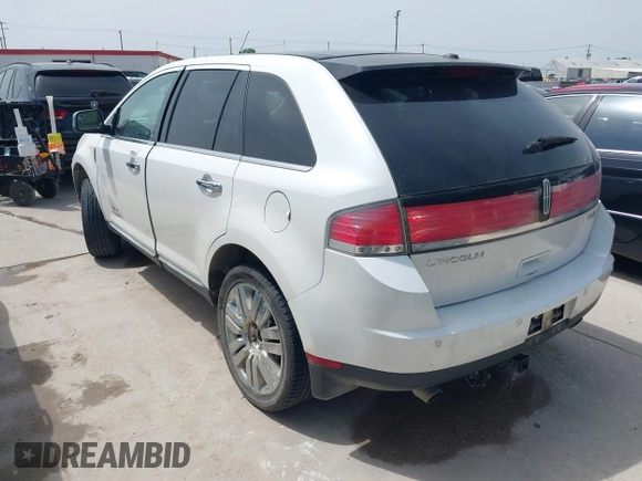 2010 Lincoln MKX z VIN 2LMDJ6JC2ABJ26385, wystawiony jako IAAI lot #42245218 z przebiegiem 238 611 mil mil oraz . Historia ofert i sprzedaży dostępna na DreamBid. Obrazek 3.